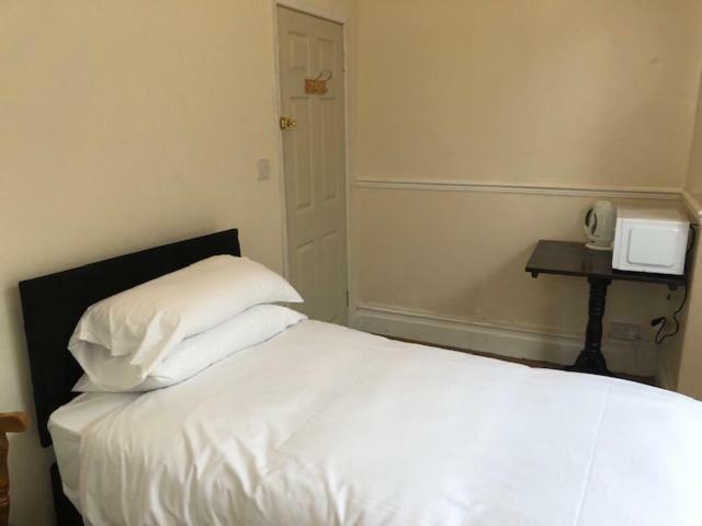 Budget Rooms Crosskeys Newport  Exterior foto